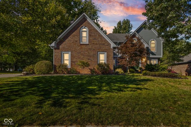 560 Vanhoy Drive, Greenwood, IN 46142