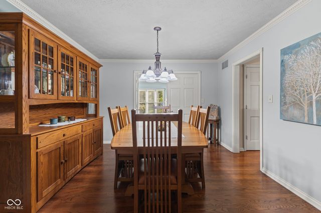 560 Vanhoy Drive, Greenwood, IN 46142