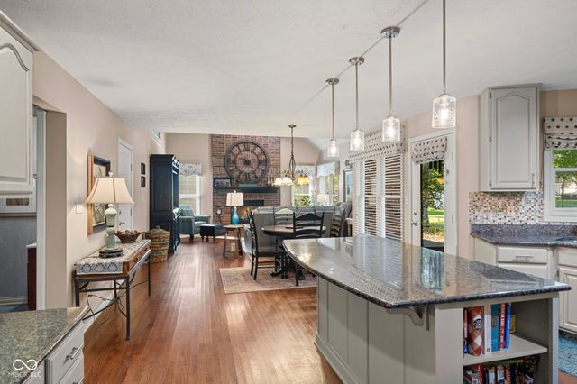 560 Vanhoy Drive, Greenwood, IN 46142