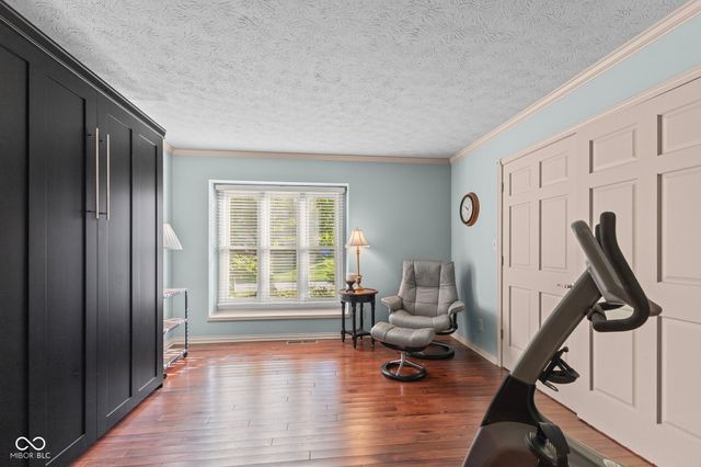 560 Vanhoy Drive, Greenwood, IN 46142