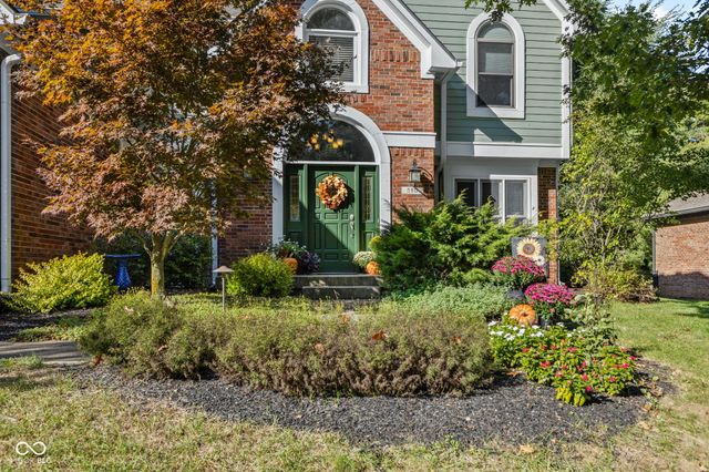 560 Vanhoy Drive, Greenwood, IN 46142