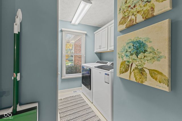 560 Vanhoy Drive, Greenwood, IN 46142