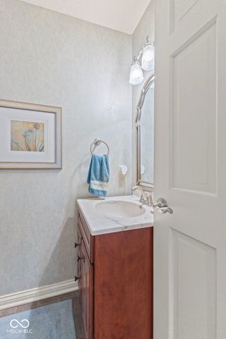 560 Vanhoy Drive, Greenwood, IN 46142