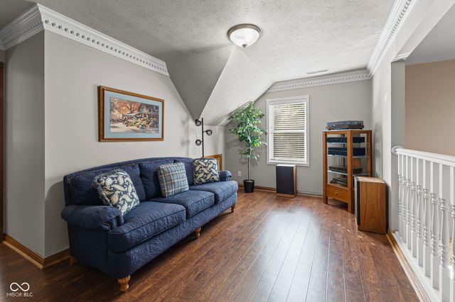 560 Vanhoy Drive, Greenwood, IN 46142