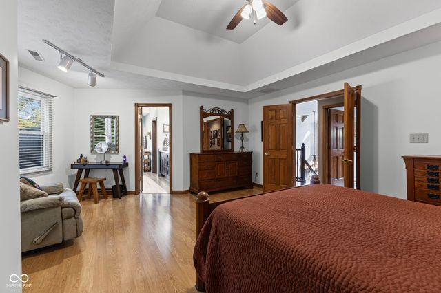 560 Vanhoy Drive, Greenwood, IN 46142