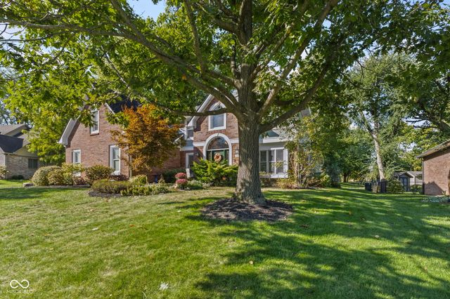 560 Vanhoy Drive, Greenwood, IN 46142