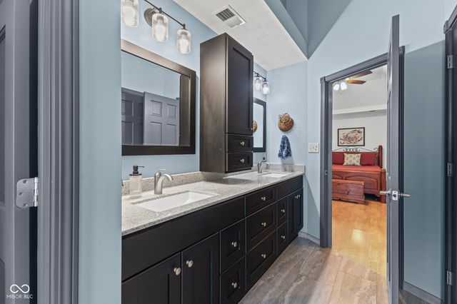 560 Vanhoy Drive, Greenwood, IN 46142