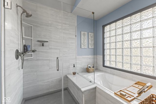 560 Vanhoy Drive, Greenwood, IN 46142