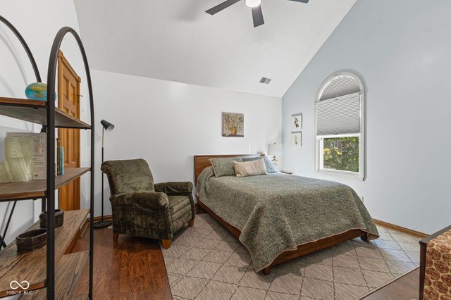 560 Vanhoy Drive, Greenwood, IN 46142