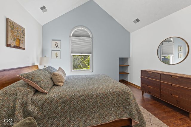 560 Vanhoy Drive, Greenwood, IN 46142