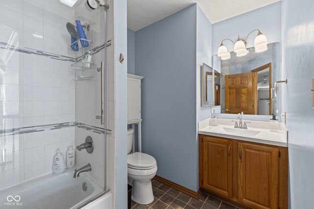 560 Vanhoy Drive, Greenwood, IN 46142