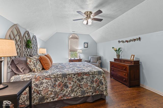 560 Vanhoy Drive, Greenwood, IN 46142