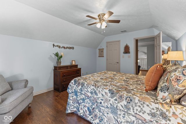 560 Vanhoy Drive, Greenwood, IN 46142