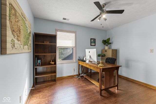 560 Vanhoy Drive, Greenwood, IN 46142