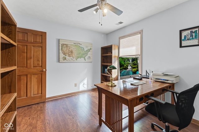 560 Vanhoy Drive, Greenwood, IN 46142