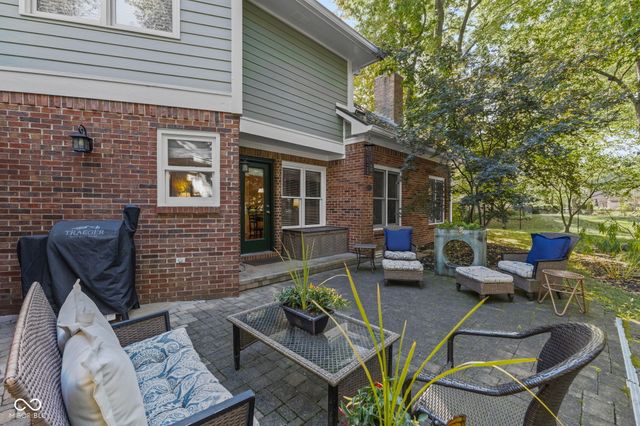 560 Vanhoy Drive, Greenwood, IN 46142