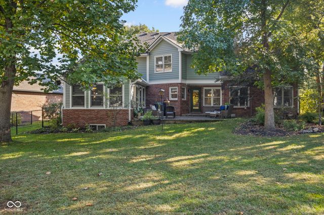 560 Vanhoy Drive, Greenwood, IN 46142
