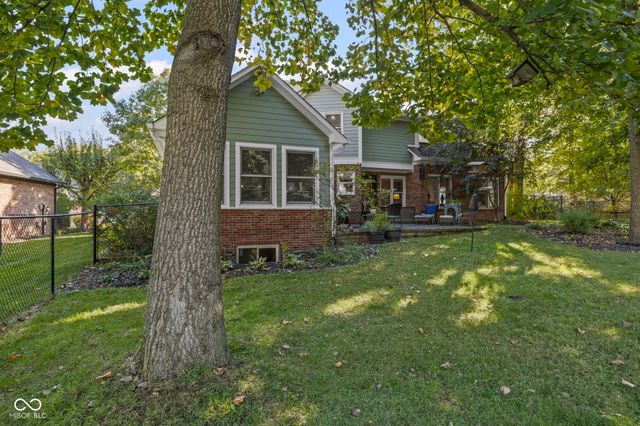 560 Vanhoy Drive, Greenwood, IN 46142