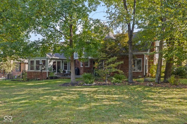 560 Vanhoy Drive, Greenwood, IN 46142