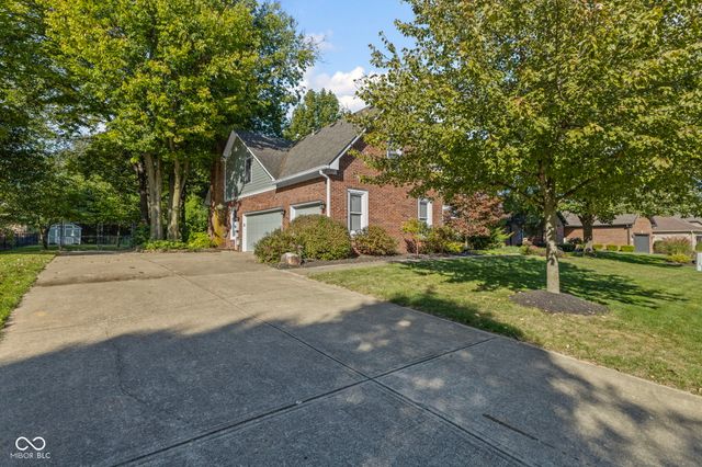 560 Vanhoy Drive, Greenwood, IN 46142