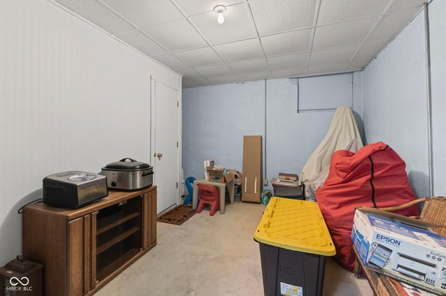 560 Vanhoy Drive, Greenwood, IN 46142