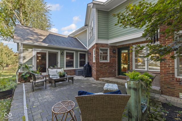 560 Vanhoy Drive, Greenwood, IN 46142