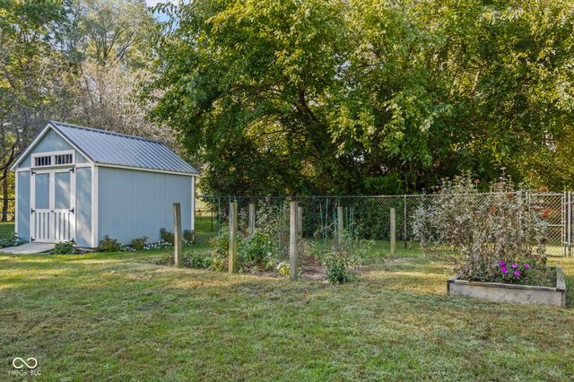 560 Vanhoy Drive, Greenwood, IN 46142