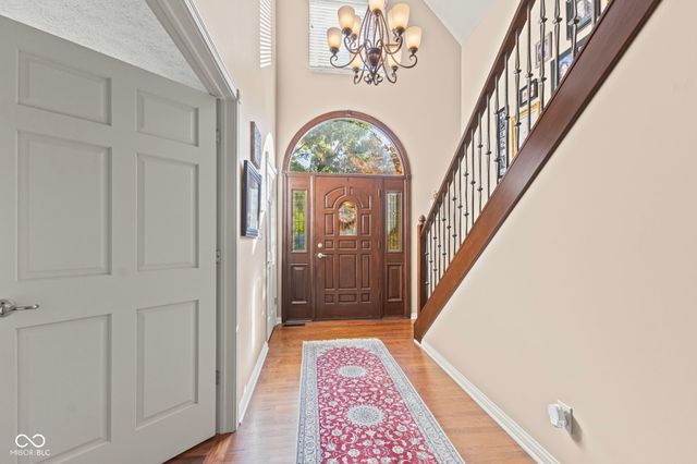 560 Vanhoy Drive, Greenwood, IN 46142