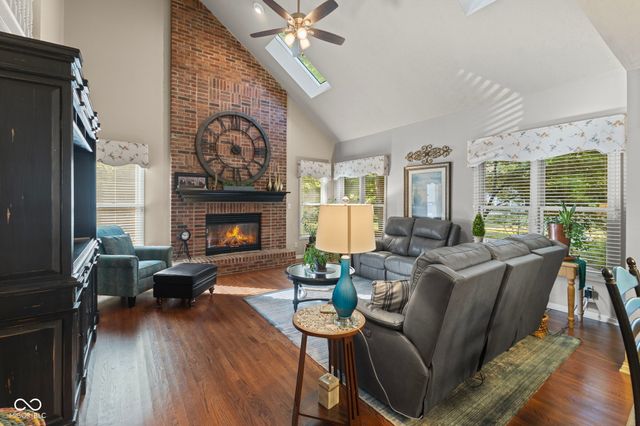 560 Vanhoy Drive, Greenwood, IN 46142