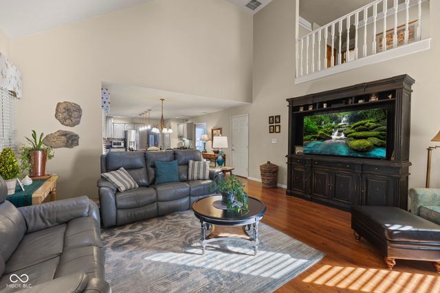 560 Vanhoy Drive, Greenwood, IN 46142