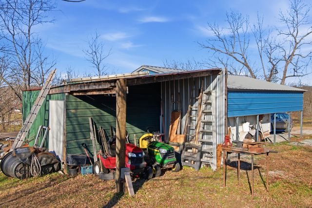 402 State Highway 142, Bakersfield, MO 65609