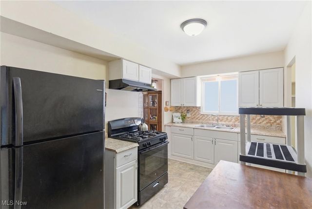 4011 Crest Drive, Cleveland, OH 44109