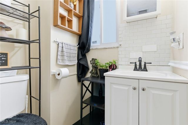 4011 Crest Drive, Cleveland, OH 44109