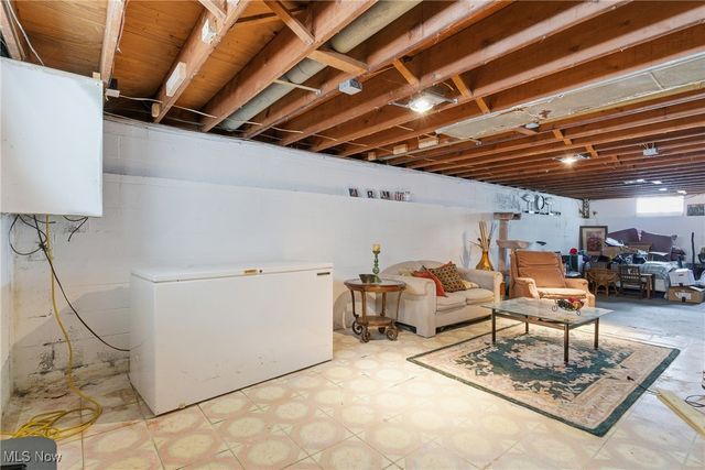 4011 Crest Drive, Cleveland, OH 44109