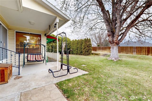 1513 SE Central Avenue, College Place, WA 99324