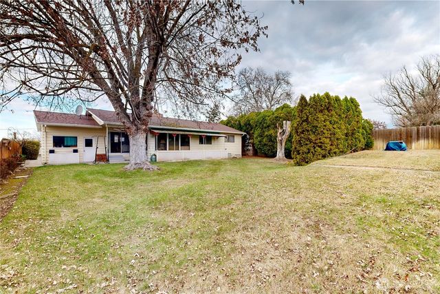 1513 SE Central Avenue, College Place, WA 99324