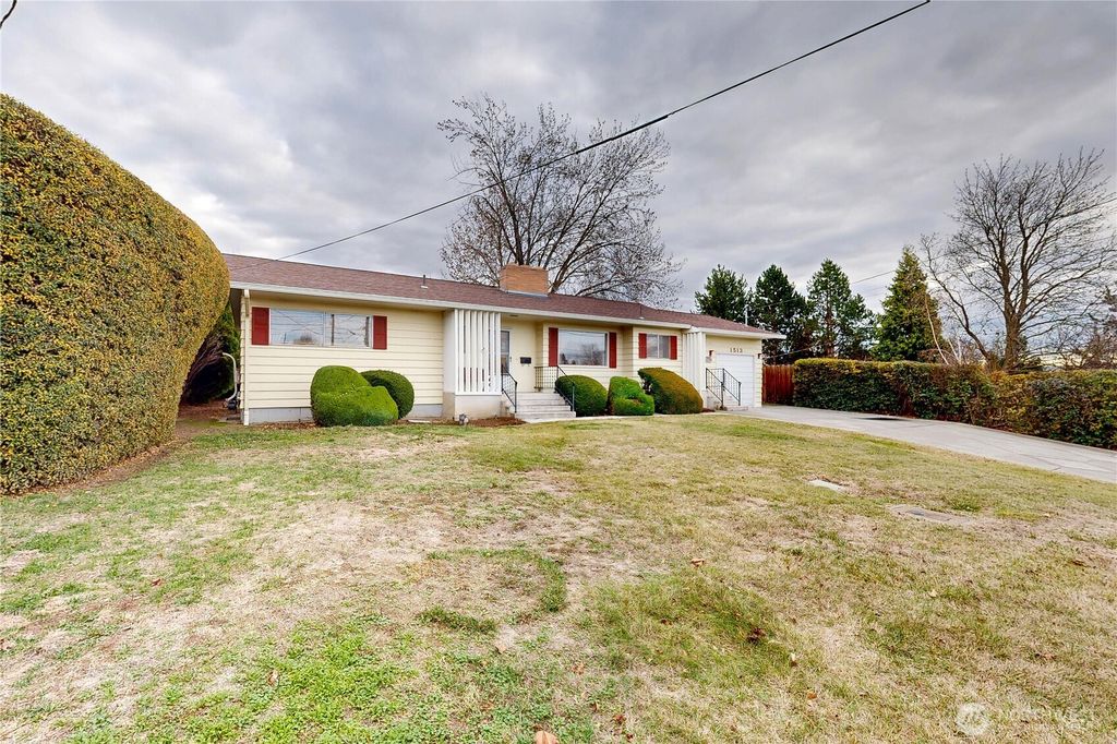 1513 SE Central Avenue, College Place, WA 99324