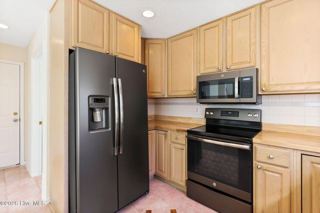 717 Settlers Lane, Kure Beach, NC 28449