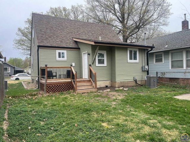 1819 SW Cherokee ST, Topeka, KS 66606
