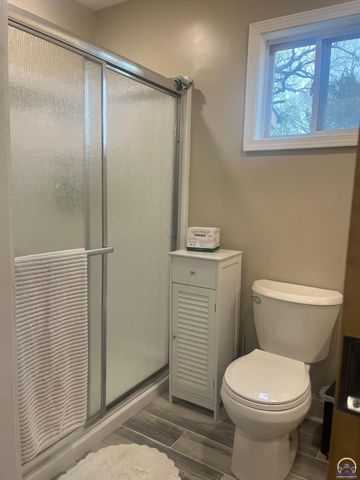 1819 SW Cherokee ST, Topeka, KS 66606