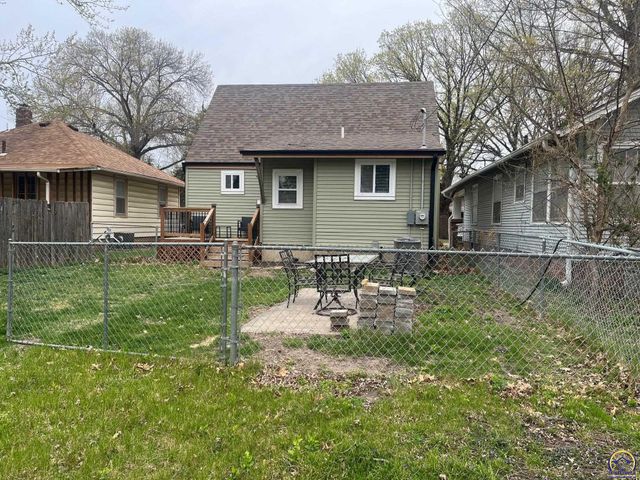 1819 SW Cherokee ST, Topeka, KS 66606
