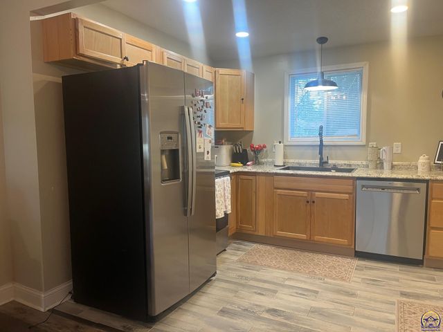 1819 SW Cherokee ST, Topeka, KS 66606