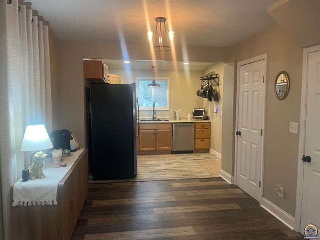 1819 SW Cherokee ST, Topeka, KS 66606