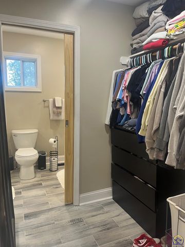 1819 SW Cherokee ST, Topeka, KS 66606