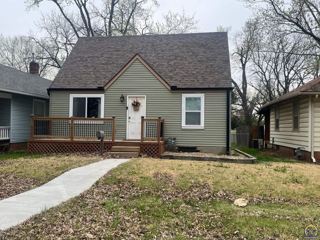 1819 SW Cherokee ST, Topeka, KS 66606