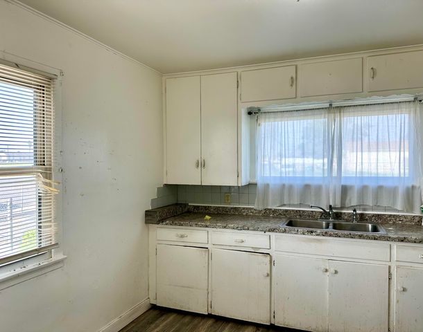 72 S Newcomb Street, Porterville, CA 93257