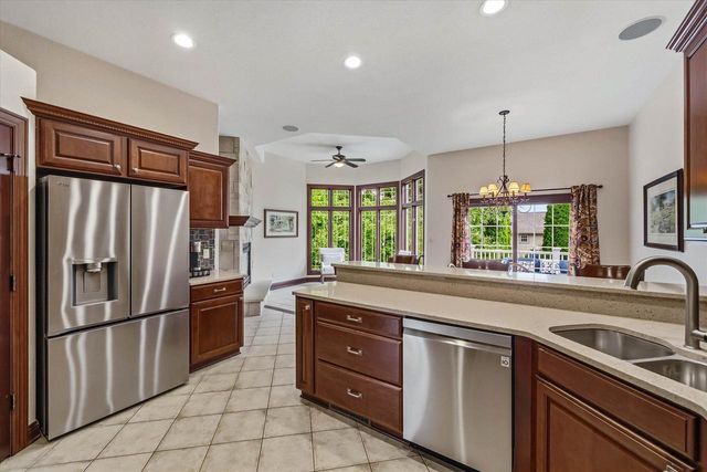 W144N9912 Sun Valley TRAIL, Germantown, WI 53022