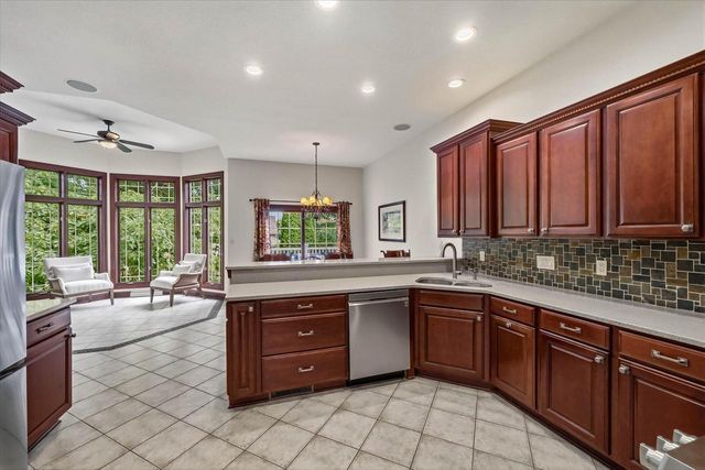 W144N9912 Sun Valley TRAIL, Germantown, WI 53022