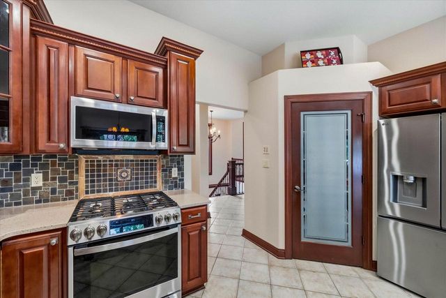 W144N9912 Sun Valley TRAIL, Germantown, WI 53022