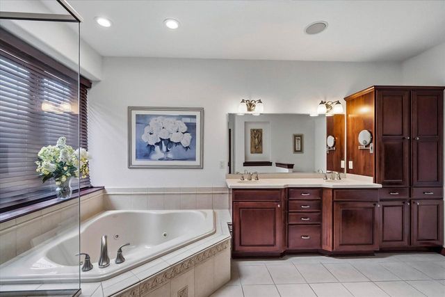 W144N9912 Sun Valley TRAIL, Germantown, WI 53022